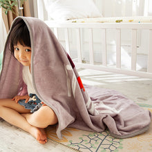 Lade das Bild in den Galerie-Viewer, Cartoon Small Blanket Flannel Blanket Gold Mink Velvet Blanket Nap Blanket Casual Blanket
