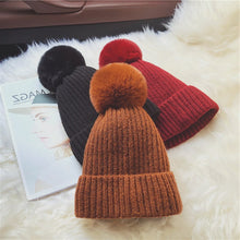 Lade das Bild in den Galerie-Viewer, Warm Winter Knit Beanie Hats Women's Fleece-Lined Thickened Knitting Woolen Cap Unisex
