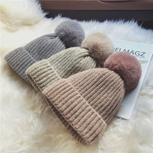 Lade das Bild in den Galerie-Viewer, Warm Winter Knit Beanie Hats Women's Fleece-Lined Thickened Knitting Woolen Cap Unisex
