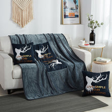 Lade das Bild in den Galerie-Viewer, Pillow Blanket Dual-Use Coral Fleece Blanket Office Sofas Car Afternoon Nap Pillow Pillow Enterprise Gift
