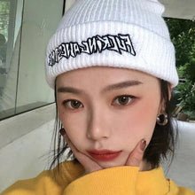Lade das Bild in den Galerie-Viewer, Warm Winter Knit Beanie Hats Black All-Match Korean Woolen Hat Women Autumn Unisex
