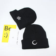 Lade das Bild in den Galerie-Viewer, Warm Winter Knit Beanie Hats Embroidered Weather Hat Men 'S Crimped Pullover Wool Unisex
