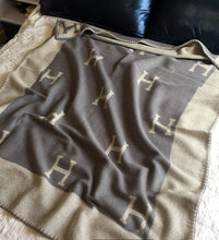 Load image into Gallery viewer, Woven Striped H Shawl Flying Blanket Aircraft Blanket Thickness Woolen Blanket
