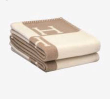 Load image into Gallery viewer, Woven Striped H Shawl Flying Blanket Aircraft Blanket Thickness Woolen Blanket
