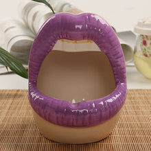 Lade das Bild in den Galerie-Viewer, Ashtray Creative Individual Porcelain Large Lip  European Cute Restaurant
