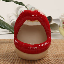 Lade das Bild in den Galerie-Viewer, Ashtray Creative Individual Porcelain Large Lip  European Cute Restaurant
