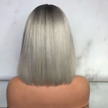 Lade das Bild in den Galerie-Viewer, Women Wig Short Straight Medium Gradient Silver White Headgear W383
