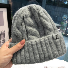 Lade das Bild in den Galerie-Viewer, Warm Winter Knit Beanie Hats Hemp Pattern Hat Women Street Travel Outdoor Unisex
