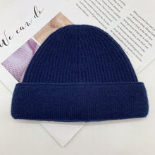 Lade das Bild in den Galerie-Viewer, Warm Winter Knit Beanie Hats European and American  Big Head Wool Men's and Women's Pullover Unisex
