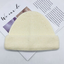Lade das Bild in den Galerie-Viewer, Warm Winter Knit Beanie Hats European and American  Big Head Wool Men's and Women's Pullover Unisex
