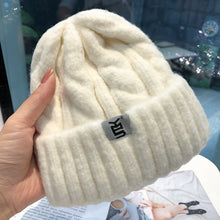 Lade das Bild in den Galerie-Viewer, Warm Winter Knit Beanie Hats Hemp Pattern Hat Women Street Travel Outdoor Unisex
