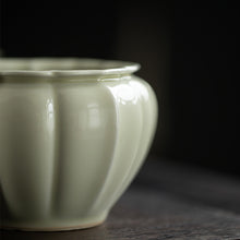 Lade das Bild in den Galerie-Viewer, Ashtray Buddha Hand Jianshui Tea Ceremony Utensils Tea Basin Ceramic Waste Water Tank Tea Mat
