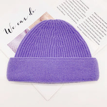 Lade das Bild in den Galerie-Viewer, Warm Winter Knit Beanie Hats European and American  Big Head Wool Men's and Women's Pullover Unisex
