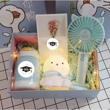 Load image into Gallery viewer, 2x500pcs Christmas Xmas Round Graduation Season Hat Envelope Gift Bouquet Decoration Stickers tape
