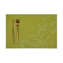 Lade das Bild in den Galerie-Viewer, 2PCs European Style Flower Pattern Western-Style Placemat PVC Heat Proof Mat Rectangular Table Mat
