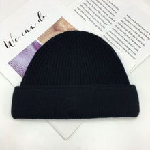 Lade das Bild in den Galerie-Viewer, Warm Winter Knit Beanie Hats European and American  Big Head Wool Men's and Women's Pullover Unisex
