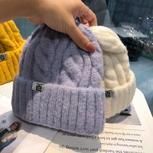 Lade das Bild in den Galerie-Viewer, Warm Winter Knit Beanie Hats Hemp Pattern Hat Women Street Travel Outdoor Unisex
