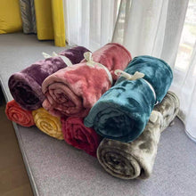Load image into Gallery viewer, Woolen Blanket Blanket Nap Blanket Thick Warm Summer Sofa Cover Flannel Air Conditioning Blanket
