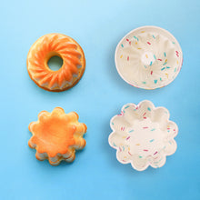 Load image into Gallery viewer, 2pcs Creative DIY Macron Candy Color Silicone Cake Cup Household Baking Mold

