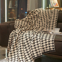 Lade das Bild in den Galerie-Viewer, Textile Knitted Black and White Houndstooth Blanket Pure Cotton Woollen Blanket Air Conditioning Blanket Sofa Cover

