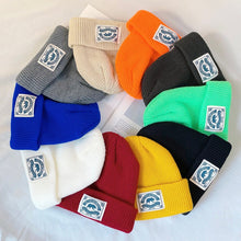 Lade das Bild in den Galerie-Viewer, Warm Winter Knit Beanie Hats Autumn Winter Retro Skullcap Street Tide Wool Unisex

