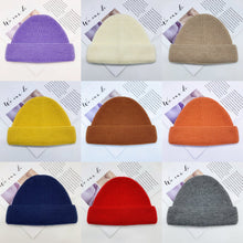 Lade das Bild in den Galerie-Viewer, Warm Winter Knit Beanie Hats European and American  Big Head Wool Men's and Women's Pullover Unisex
