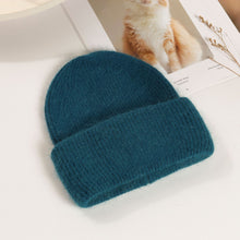 Lade das Bild in den Galerie-Viewer, Warm Winter Knit Beanie Hats Women's Autumn Korean Style All-Matching Pullover Thickened Unisex
