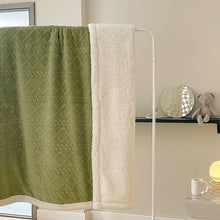 Lade das Bild in den Galerie-Viewer, Taffon Blanket Double-Layer Jacquard Thickened Milk Fiber Berber Fleece Blanket
