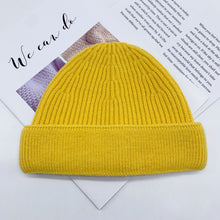 Lade das Bild in den Galerie-Viewer, Warm Winter Knit Beanie Hats European and American  Big Head Wool Men's and Women's Pullover Unisex
