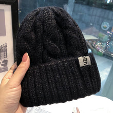 Lade das Bild in den Galerie-Viewer, Warm Winter Knit Beanie Hats Hemp Pattern Hat Women Street Travel Outdoor Unisex
