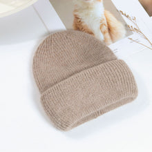 Lade das Bild in den Galerie-Viewer, Warm Winter Knit Beanie Hats Women's Autumn Korean Style All-Matching Pullover Thickened Unisex
