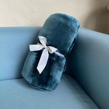 Load image into Gallery viewer, Woolen Blanket Blanket Nap Blanket Thick Warm Summer Sofa Cover Flannel Air Conditioning Blanket

