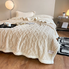Lade das Bild in den Galerie-Viewer, Autumn And Winter Thickening Blanket Tower Cashmere Lambswool Cover Blanket Nap Blanket Casual Blanket
