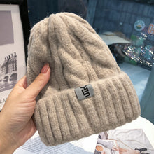 Lade das Bild in den Galerie-Viewer, Warm Winter Knit Beanie Hats Hemp Pattern Hat Women Street Travel Outdoor Unisex

