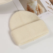 Lade das Bild in den Galerie-Viewer, Warm Winter Knit Beanie Hats Women's Autumn Korean Style All-Matching Pullover Thickened Unisex

