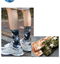 Lade das Bild in den Galerie-Viewer, 2 Pairs Trendy Tie-Dye Adult Men&#39;s and Women&#39;s Socks Fall Winter Couples Five-Pointed Star
